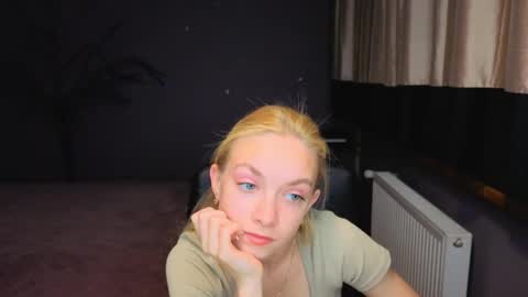 Snapshot of sonnysofia chatting on May 7, 5:40 pm Sonya online show from May 7, 5:40 pm