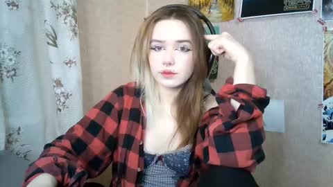 Snapshot of sonwosick chatting on April 21, 5:17 pm Mila online show from April 21, 5:17 pm