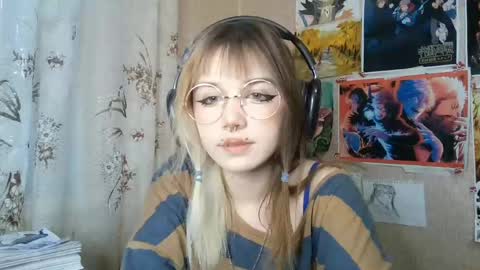 Snapshot of sonwosick chatting on June 3, 3:17 pm Mila online show from June 3, 3:17 pm
