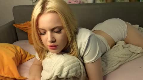 Sonya vibe online show from March 3, 2:45 pm