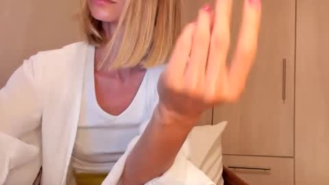 Snapshot of soph27 chatting on April 29, 12:42 pm Goddess Sophie online show from April 29, 12:42 pm