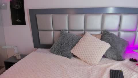 Snapshot of sophi_leone_ chatting on February 26, 12:04 pm sophi Leone online show from February 26, 12:04 pm