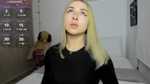 Snapshot of sophi_moreno chatting on December 11, 3:02 am Sofi online show from December 11, 3:02 am
