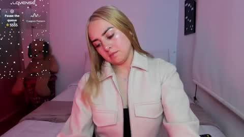 Snapshot of sophi_moreno chatting on December 24, 2:10 am Sofi online show from December 24, 2:10 am