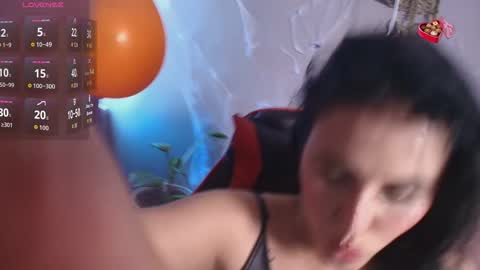 Snapshot of sophi_tay chatting on October 15, 5:35 pm Sophi Tay online show from October 15, 5:35 pm