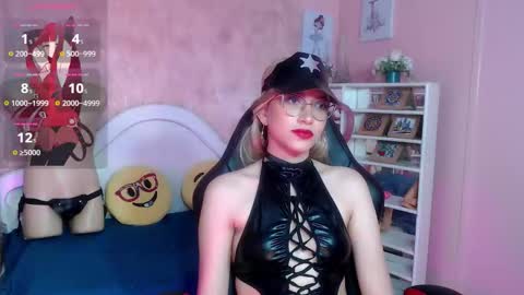 Snapshot of sophia_arevalo_ chatting on October 8, 3:59 am Sophia online show from October 8, 3:59 am