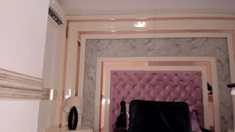 Snapshot of sophia_cambpell chatting on December 13, 8:47 pm Sophia online show from December 13, 8:47 pm