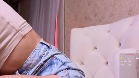 Snapshot of sophia_dreamy chatting on March 1, 1:43 am Sophia online show from March 1, 1:43 am