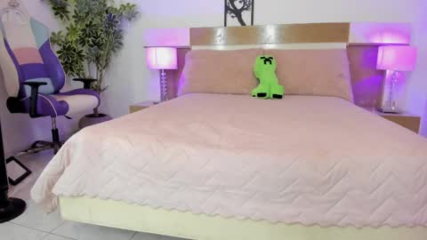 Snapshot of sophia_duarte_ chatting on April 22, 12:07 pm sophia_duarte_ online show from April 22, 12:07 pm