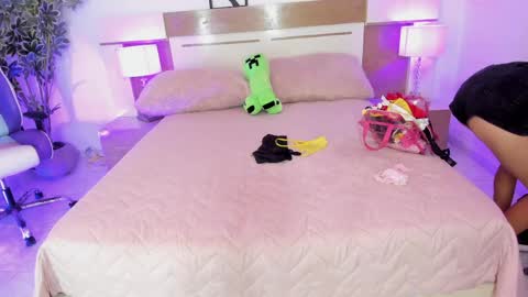 Snapshot of sophia_duarte_ chatting on May 11, 11:38 am sophia_duarte_ online show from May 11, 11:38 am
