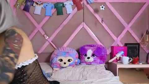 Snapshot of sophia_grand chatting on June 23, 5:05 am Sophia Grand online show from June 23, 5:05 am
