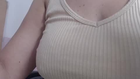 Snapshot of sophia_hadid chatting on November 1, 7:49 pm Sophia online show from November 1, 7:49 pm