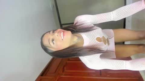Snapshot of sophia_horny19 chatting on October 21, 7:31 am sophia_horny19 online show from October 21, 7:31 am