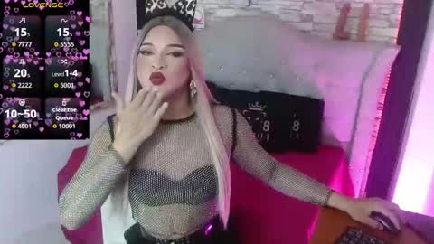 sophia_hott01 online show from December 19, 12:12 pm