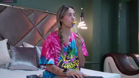 Snapshot of sophia_loreenn chatting on July 9, 12:53 pm Sofia online show from July 9, 12:53 pm