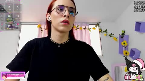 Snapshot of sophia_milano chatting on December 15, 12:28 pm sophia_milano online show from December 15, 12:28 pm