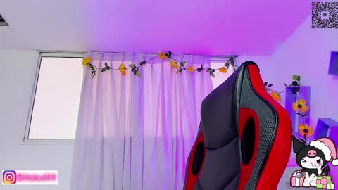 Snapshot of sophia_milano chatting on December 17, 12:11 pm sophia_milano online show from December 17, 12:11 pm