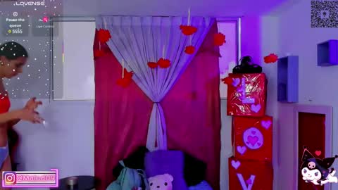 Snapshot of sophia_milano chatting on February 13, 12:00 pm sophia_milano online show from February 13, 12:00 pm