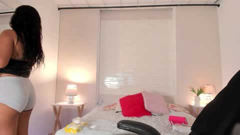  S O P H I A  online show from February 9, 12:20 pm