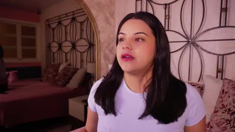 Snapshot of sophia_wilsonn_ chatting on February 10, 10:41 am Sofi online show from February 10, 10:41 am