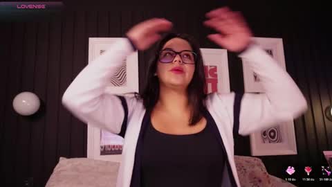 Snapshot of sophia_wilsonn_ chatting on February 20, 10:38 am Sofi online show from February 20, 10:38 am