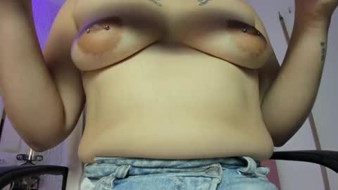 Snapshot of sophiaa_miilk chatting on March 29, 7:03 pm Sofia online show from March 29, 7:03 pm