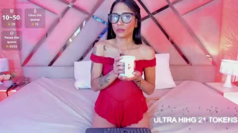 Snapshot of sophiaa_paris chatting on May 4, 3:57 am Sophia Paris online show from May 4, 3:57 am