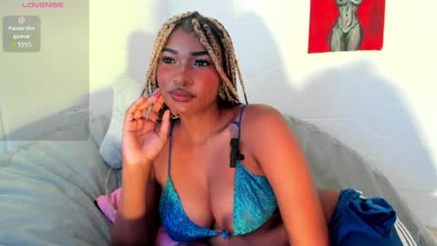 Snapshot of sophiabloss chatting on April 11, 8:46 pm Sophie online show from April 11, 8:46 pm