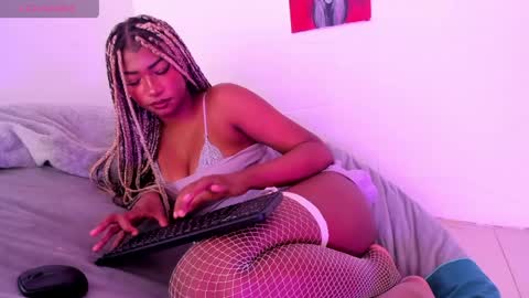 Snapshot of sophiabloss chatting on April 22, 8:21 pm Sophie online show from April 22, 8:21 pm