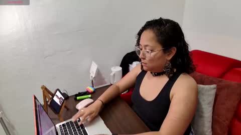 Snapshot of sophiaburton chatting on September 29, 10:47 pm sophiaburton online show from September 29, 10:47 pm