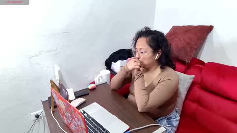 Snapshot of sophiaburton chatting on October 2, 1:23 am sophiaburton online show from October 2, 1:23 am