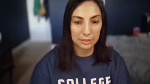 sophiadover online show from March 1, 1:24 pm