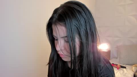 Snapshot of sophiahowland chatting on June 5, 9:09 pm Sophia Howland online show from June 5, 9:09 pm