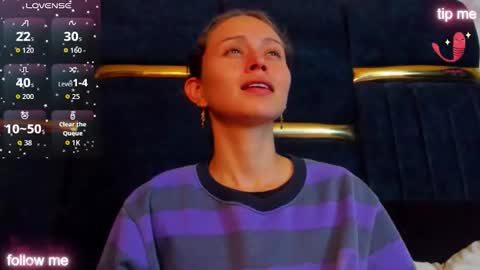 sophiamiller6 online show from April 17, 11:46 am