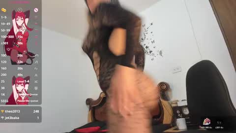 Snapshot of sophie_benett chatting on April 21, 1:42 am Sophie online show from April 21, 1:42 am