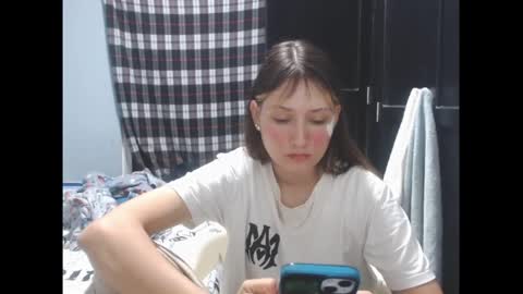 Snapshot of sophie_cutexx chatting on October 10, 2:21 am sophie online show from October 10, 2:21 am