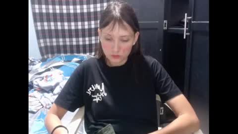 Snapshot of sophie_cutexx chatting on October 17, 5:21 am sophie online show from October 17, 5:21 am