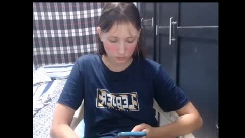 Snapshot of sophie_cutexx chatting on November 20, 6:35 am sophie online show from November 20, 6:35 am