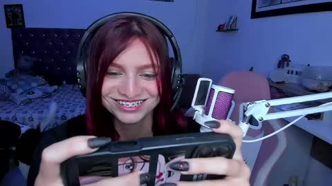 Snapshot of sophie_dolly_ chatting on May 13, 4:21 am sophie doll online show from May 13, 4:21 am