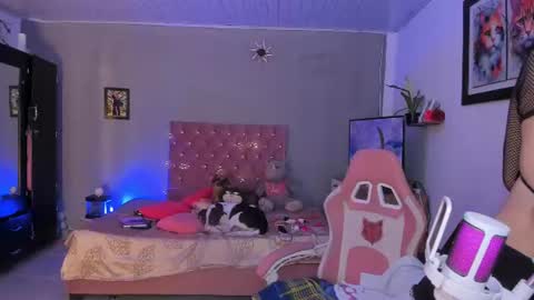 Snapshot of sophie_dolly_ chatting on July 23, 7:12 pm sophie doll online show from July 23, 7:12 pm