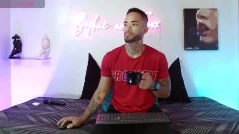 SOPHIE - FOXX online show from April 21, 12:00 pm