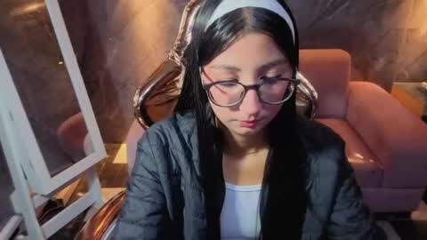 Snapshot of sophie_jones_b chatting on February 3, 12:32 pm sophie_jones_b online show from February 3, 12:32 pm