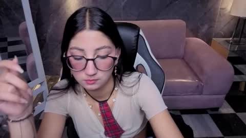 Snapshot of sophie_jones_b chatting on February 21, 1:12 pm sophie_jones_b online show from February 21, 1:12 pm