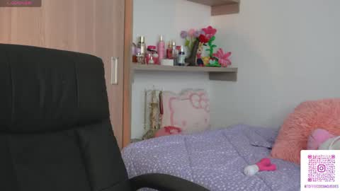 Sophie or Sof online show from May 7, 8:58 pm