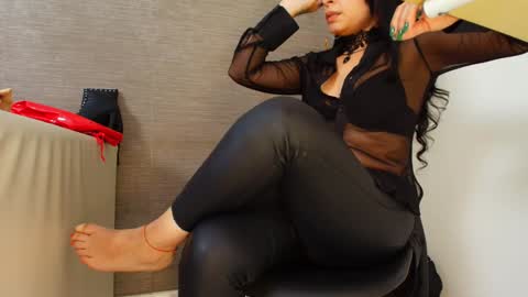 Snapshot of sophie_littles chatting on December 14, 6:52 pm Sophie online show from December 14, 6:52 pm