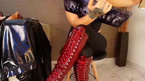 Snapshot of sophie_littles chatting on December 27, 4:10 pm Sophie online show from December 27, 4:10 pm