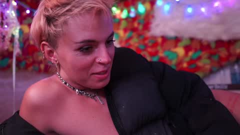 Snapshot of sophie_lovely chatting on December 24, 8:11 am derpy derpington online show from December 24, 8:11 am