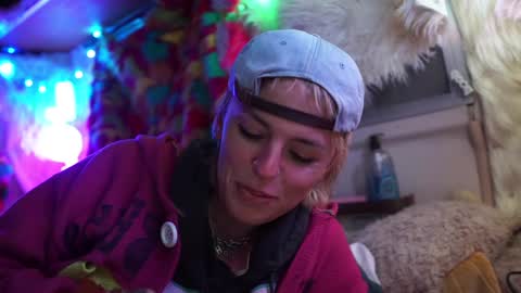 Snapshot of sophie_lovely chatting on January 28, 6:05 am derpy derpington online show from January 28, 6:05 am