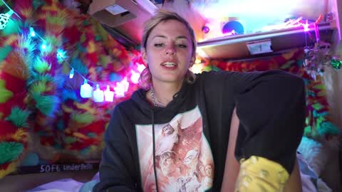 Snapshot of sophie_lovely chatting on February 2, 4:48 am derpy derpington online show from February 2, 4:48 am