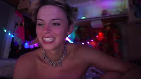 Snapshot of sophie_lovely chatting on March 8, 6:43 am derpy derpington online show from March 8, 6:43 am